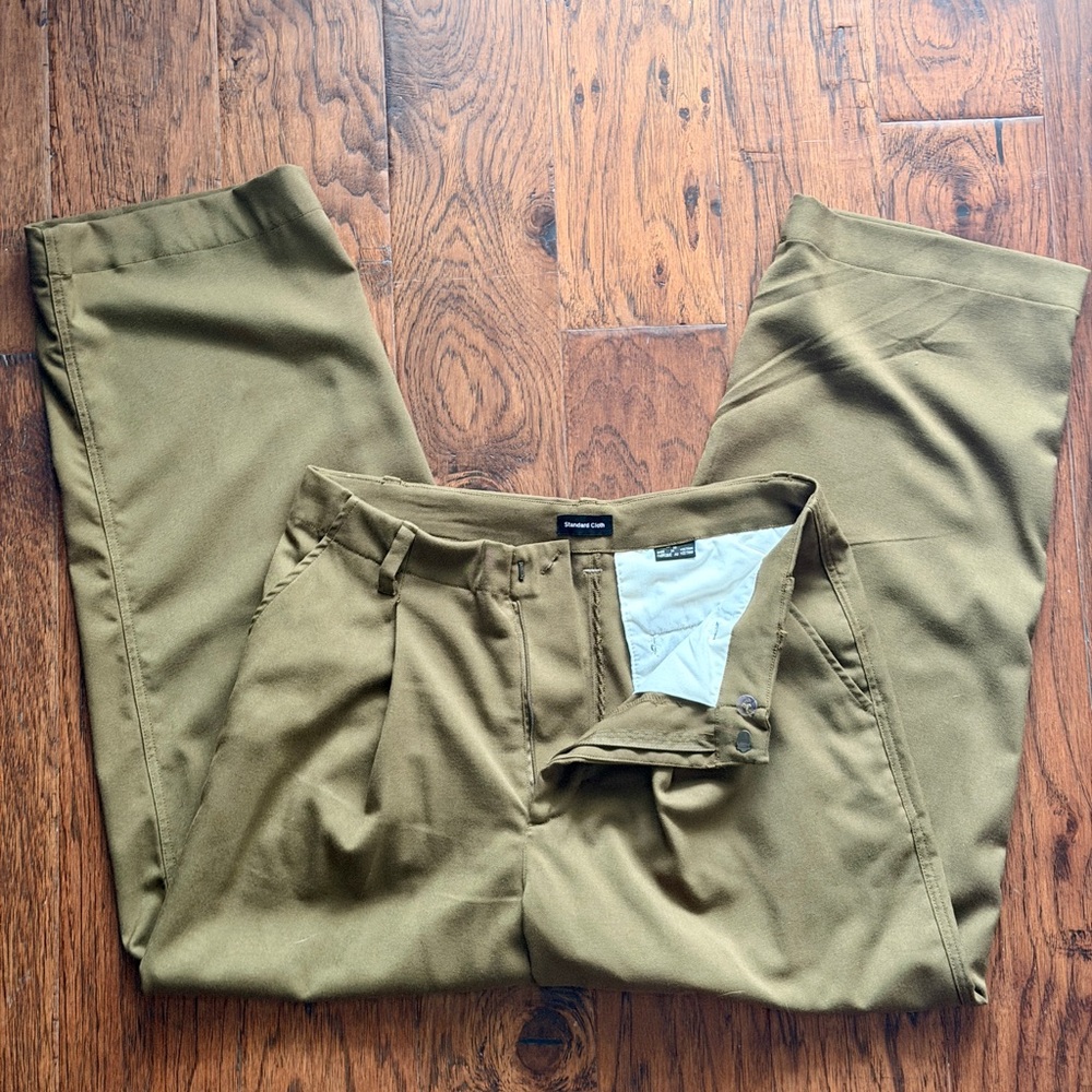Standard Cloth Jason Relaxed Pleated Trouser Pant in Olive - Picture 4 of 6